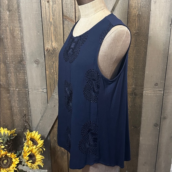 Pale Sky Navy Embroidered Sleeveless Blouse Small Boho Flowy Top - Picture 2 of 9